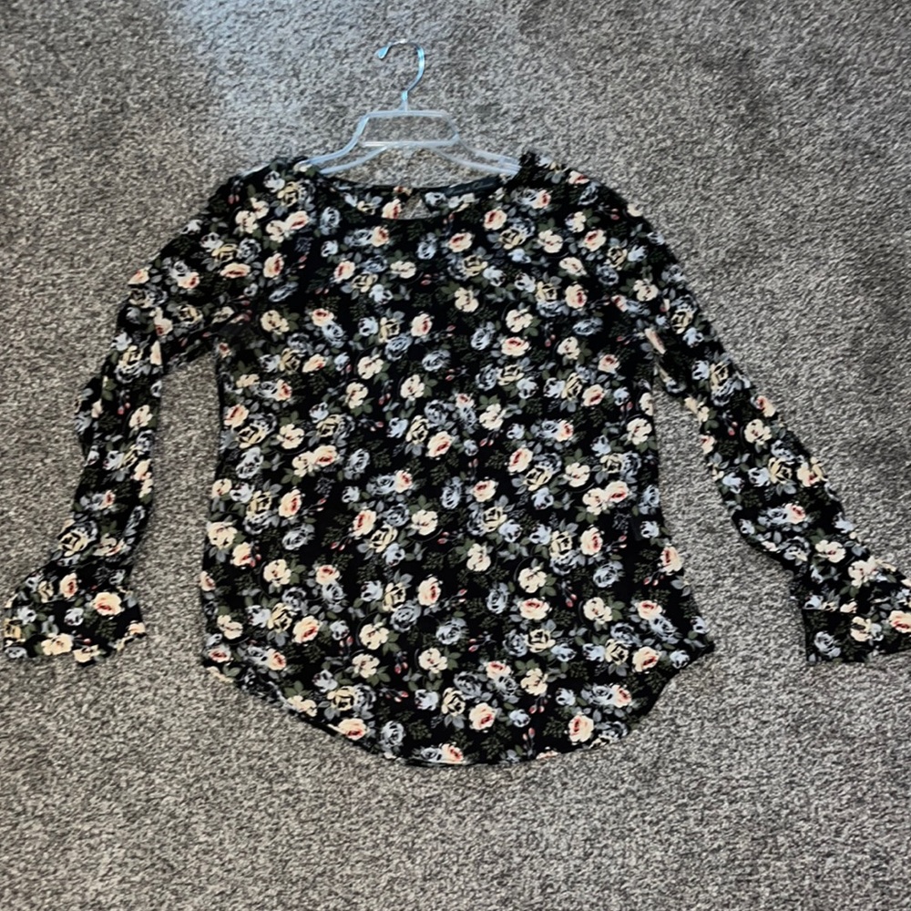 Rose and olive floral key hole back blouse size small